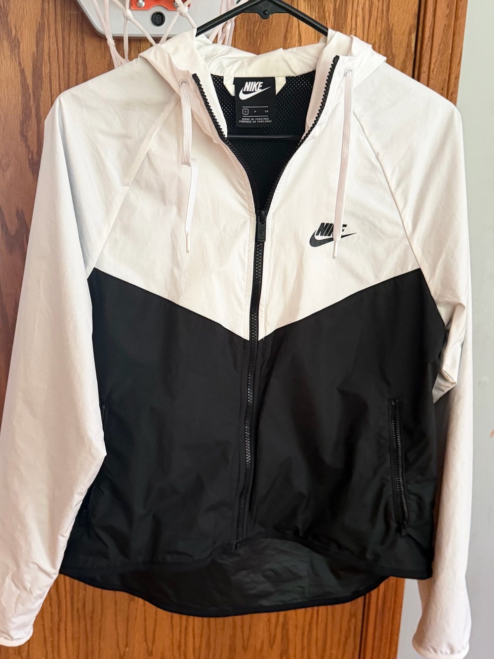 Nike sportswear Windrunner Women’s White and Black Colorblock Hooded Jacket